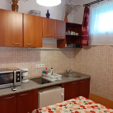 Anna Apartman *
